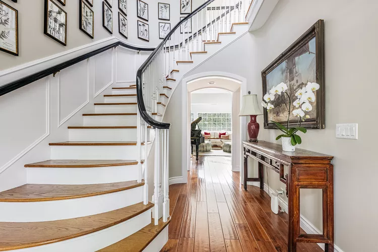 Staircase Design & Renovation: Transform Your Home with Style and Function